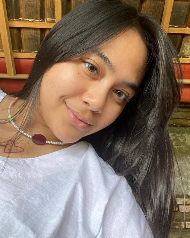 Rarely Revealed, Portrait of Iva Anabel, Feby Febiola's Beautiful and Charming Stepdaughter - Chest Tattoo Becomes the Highlight