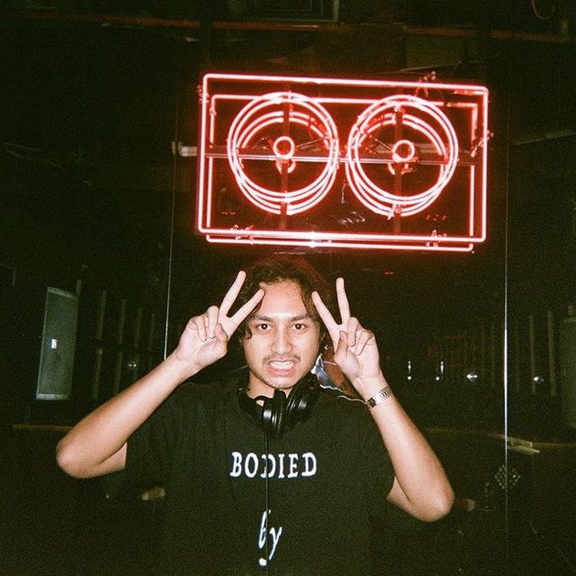 Rarely Exposed, Here are 7 Portraits of Ira Wibowo's Children who Work as DJs