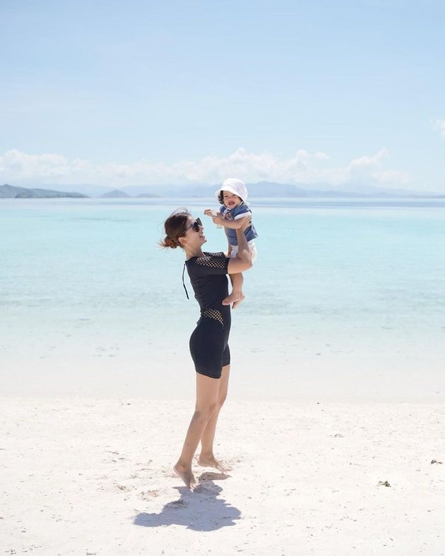 Rarely Highlighted, 8 Adorable Photos of Eva Anindita's Youngest Daughter Who is Growing Up