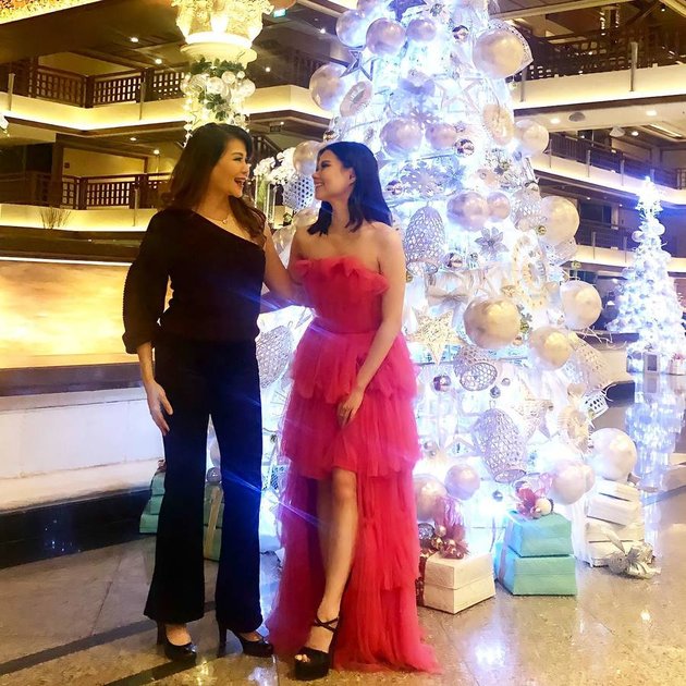 Rarely Highlighted, 10 Photos of Fabienne Nicole's Togetherness with Her Mother who is a High-ranking Official of MNC Land