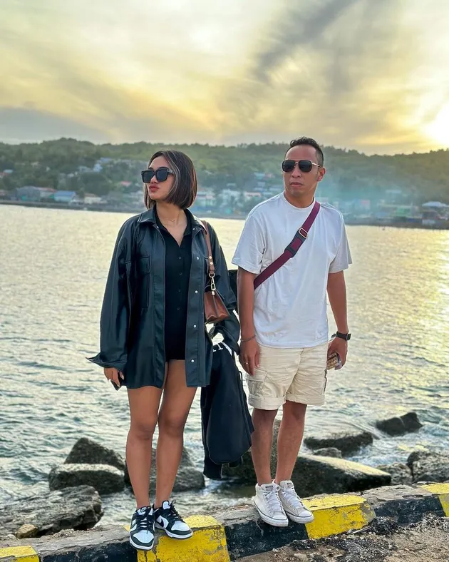 Marion Jola dan Dennis Talakua
