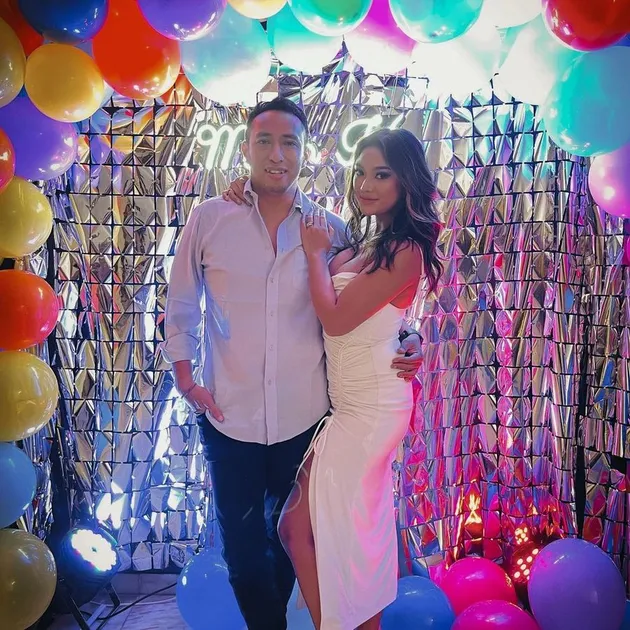 Marion Jola dan Dennis Talakua