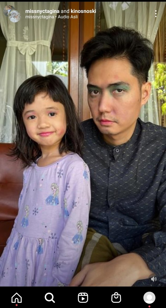 Far from Negative News, 7 Portraits of Nycta Gina and Rizky Kinos' Family Fun - Funny Behavior of the Children Makes You Adore