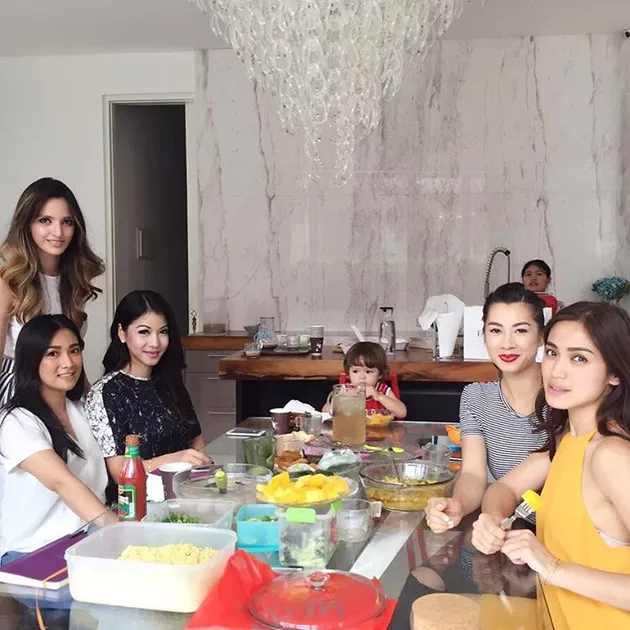 Jessica Iskandar - Nia Ramadhani - Jennifer Bachdim