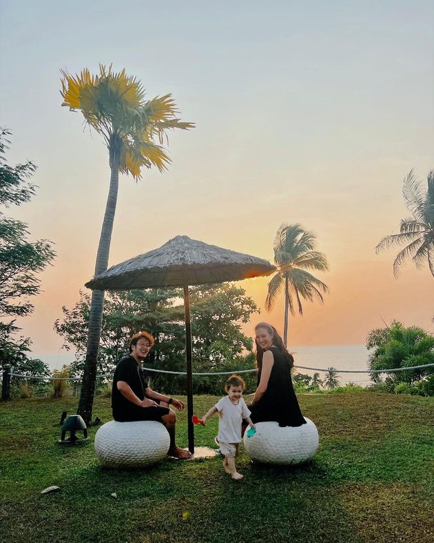 Approaching the Birth of the Second Child, Nadine Chandrawinata's Babymoon Accompanied by Marcell Mischa Twins & Friends