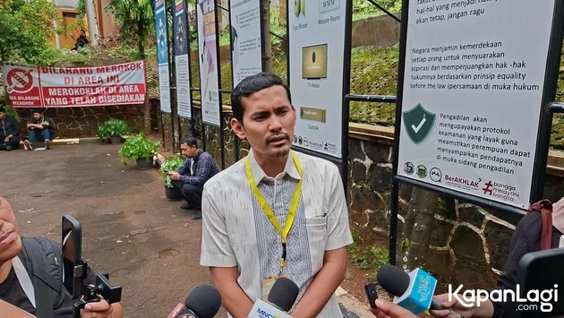 Pengacara Raisa wawancara dengan media