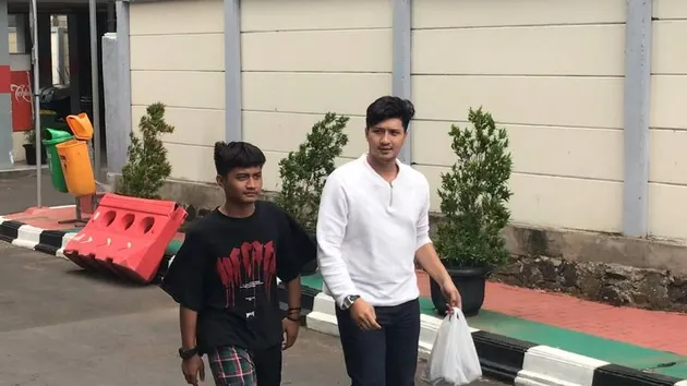 Aditya Zoni Jenguk Ammar Zoni