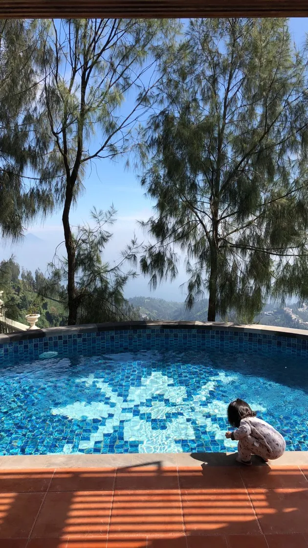 keluarga jennifer arnelita
