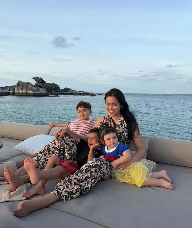 Liburan Jessica Iskandar ke Belitung