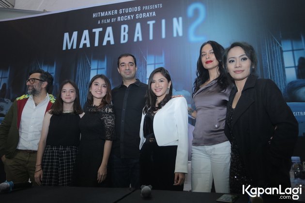 Acara perilisan poster MATA BATIN 2 belum lama ini digelar di kantor Soraya Intercine Film, Menteng, Jakarta Pusat, Selasa (5/11). Tentunya sederet bintang yang terlibat ikut meramaikan kegiatan tersebut.