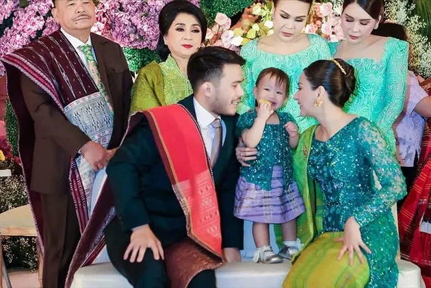 Jessica Mila bersama keluarga
