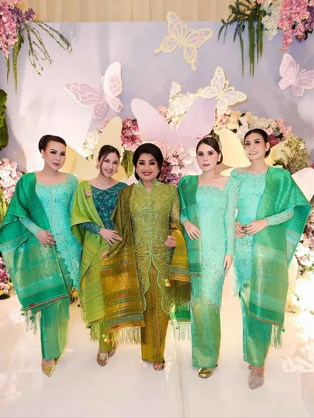 Jessica Mila bersama ibu mertua dan ipar