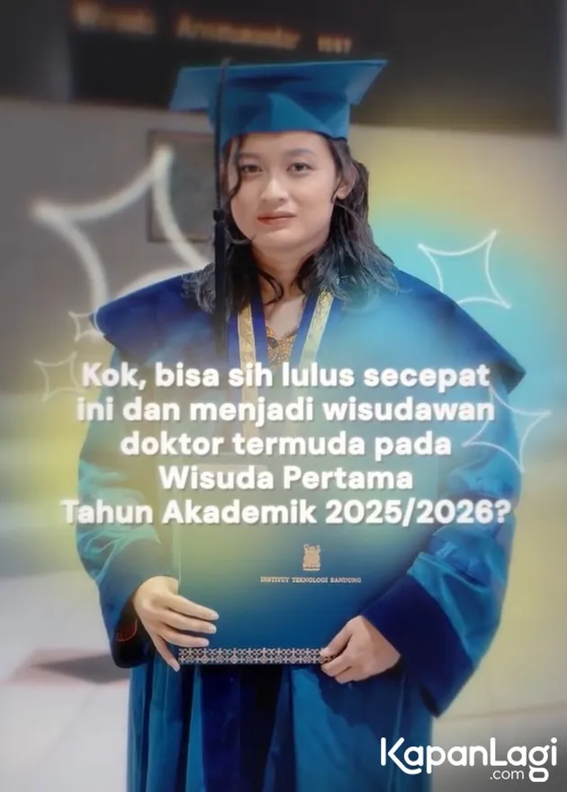 Jessie Manopo Cantik Pakai Toga ITB
