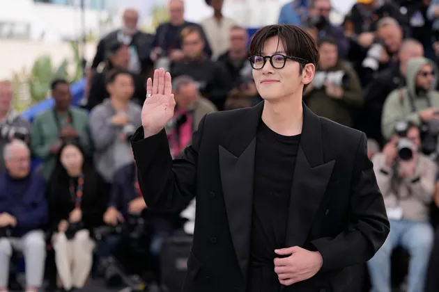 Ji Chang Wook Pakai Kacamata