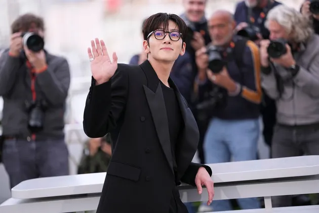 Ji Chang Wook Menyapa Media