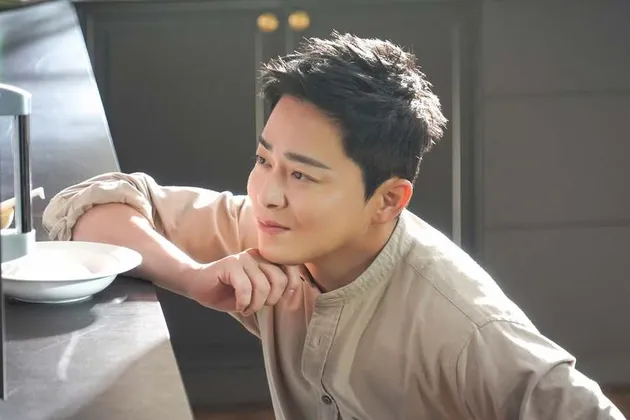 Jo Jung Suk jongkok