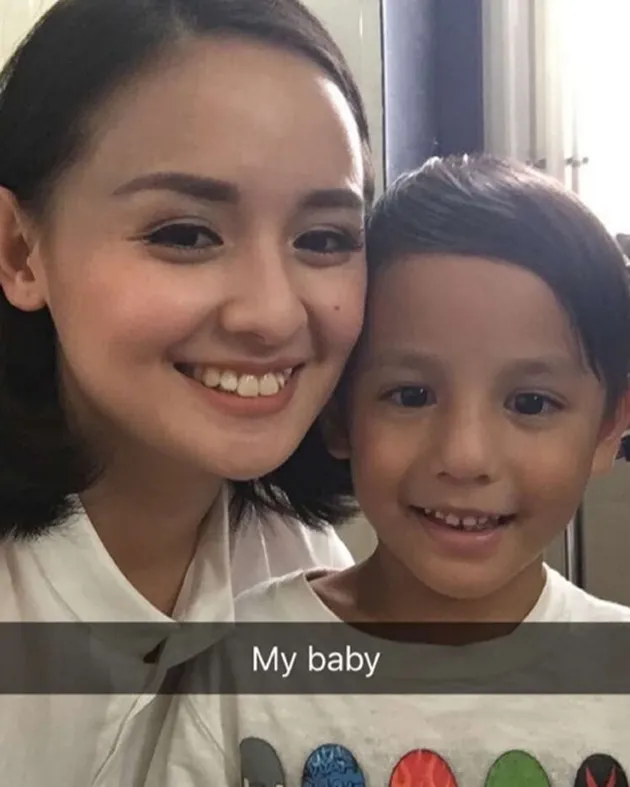 Joanna Alexandra dan anak