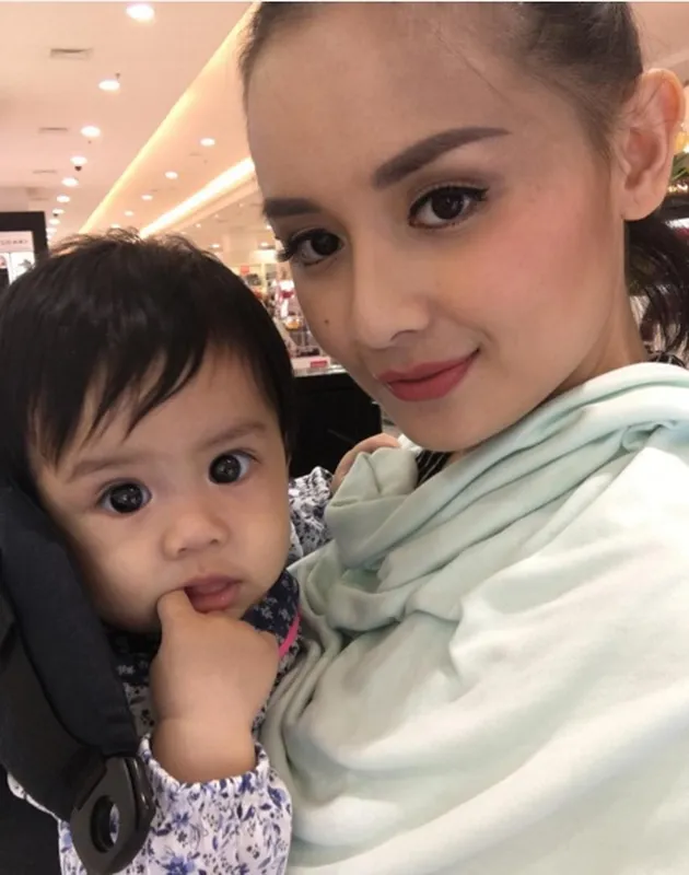 Joanna Alexandra dan anak
