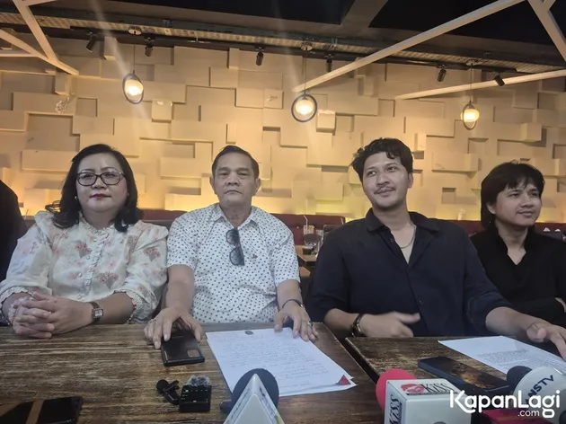 Jon Mathias dan Aditya Zoni bersama tim