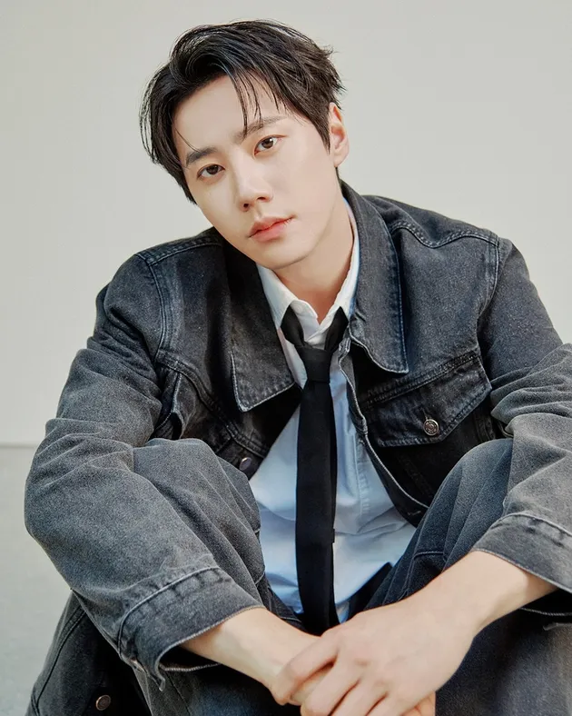 Lee Jun Young tampil keren