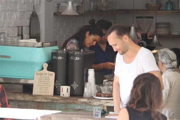 Halit Ergenc dan Berguzar Korel