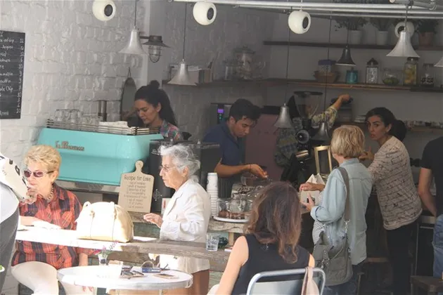 Halit Ergenc dan Berguzar Korel