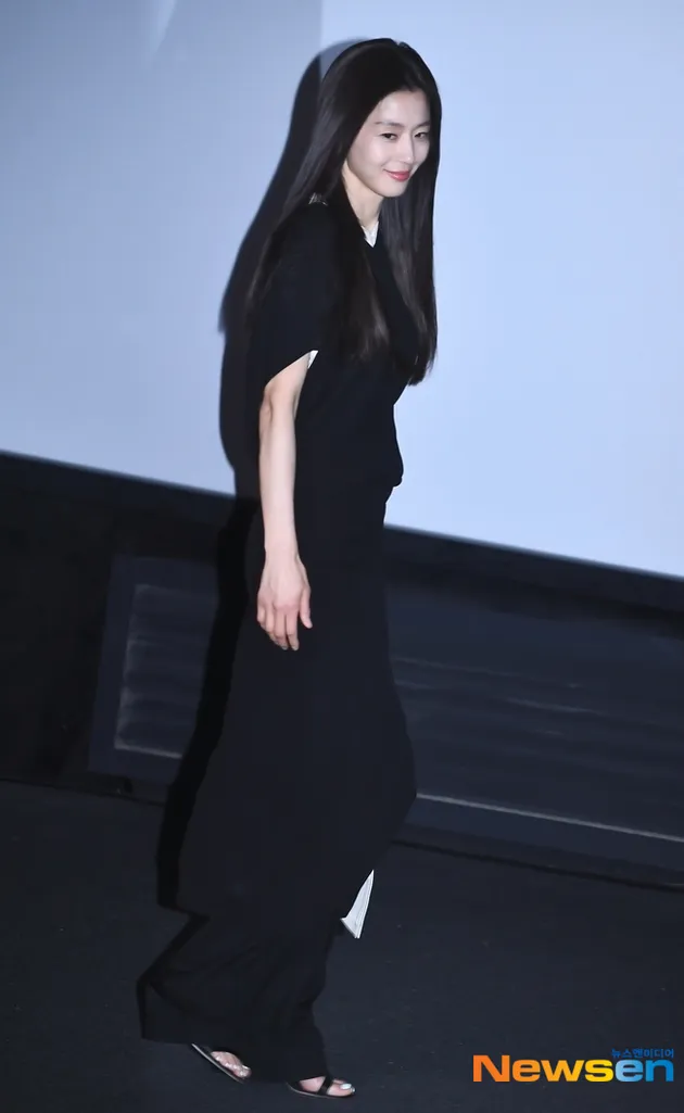Jun Ji Hyun Naik Panggung