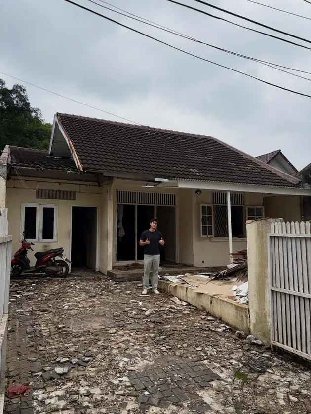 potret rumah lama Junior Roberts