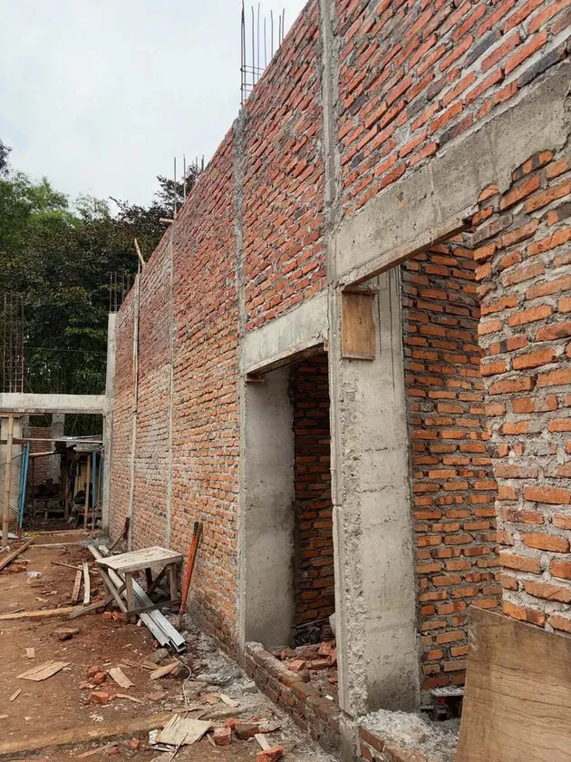 potret tembok rumah Junior Roberts 