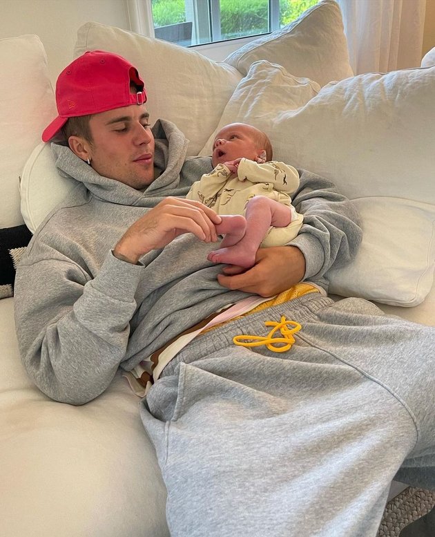 Justin Bieber Shares Photo of Babysitting, Netizens Initially Mistaken Hailey Baldwin Giving Birth