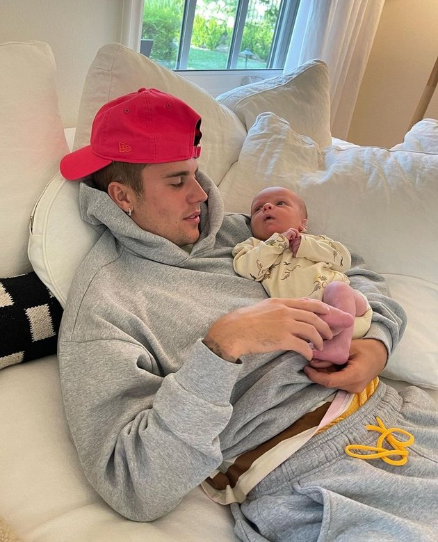 Justin Bieber Shares Photo of Babysitting, Netizens Initially Mistaken Hailey Baldwin Giving Birth