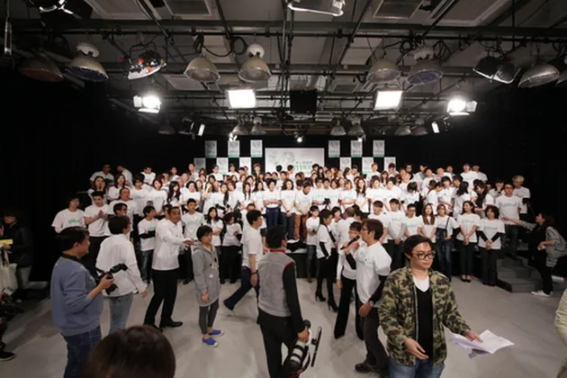 Jackie Chan / Artistes 311 Love Beyond Borders