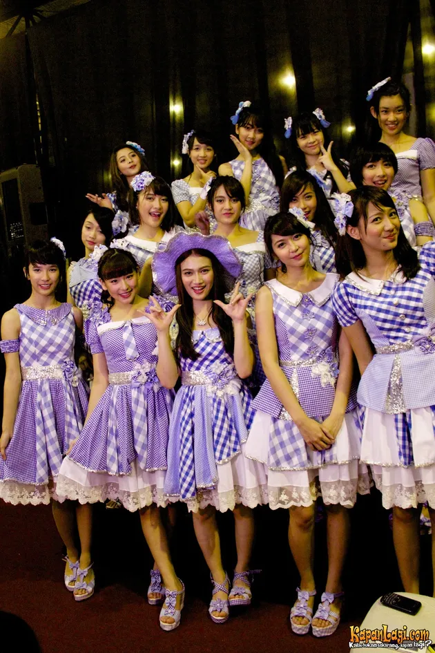 Single baru, kostum baru! JKT48 tampil fresh lagi dalam single Gingham Check.