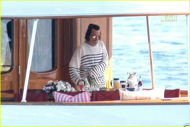 johnny_depp_liburan