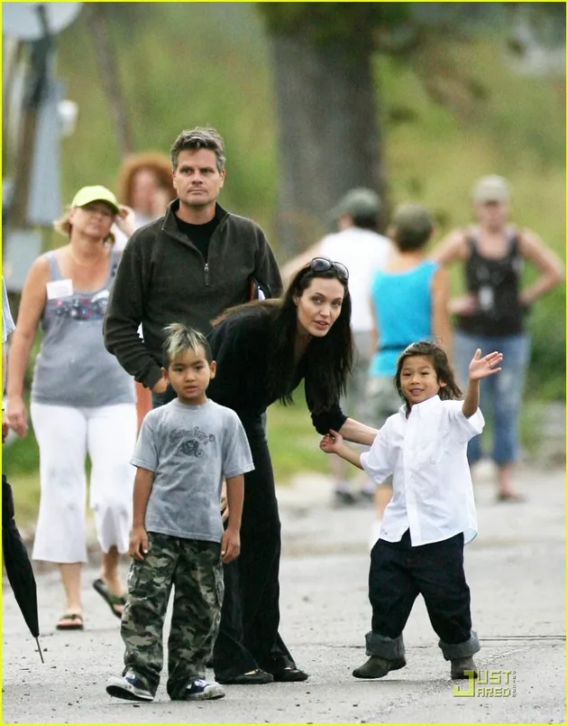 jolie_pitt_family