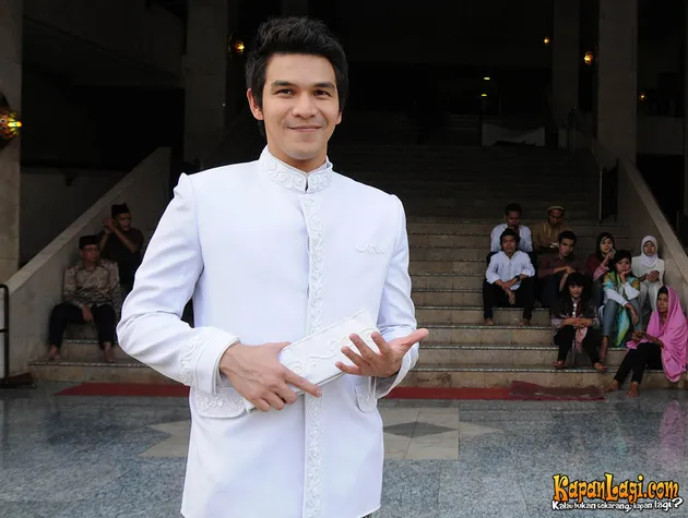 jonathan frizzy, dewi perssik
