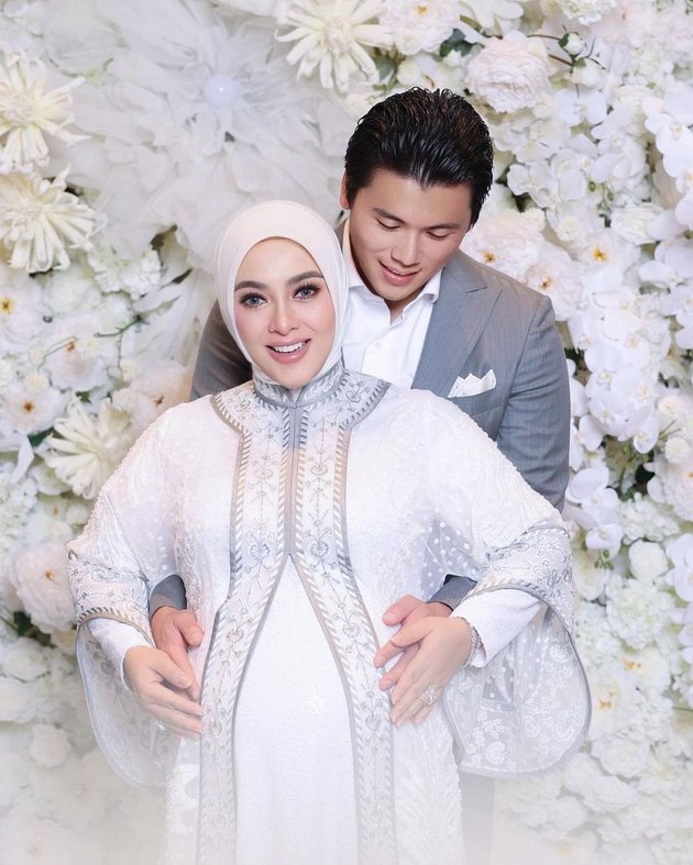 Happy News! 8 Portraits of Syahrini Announcing Pregnancy, Showing Baby Bump at Seven Months of Pregnancy