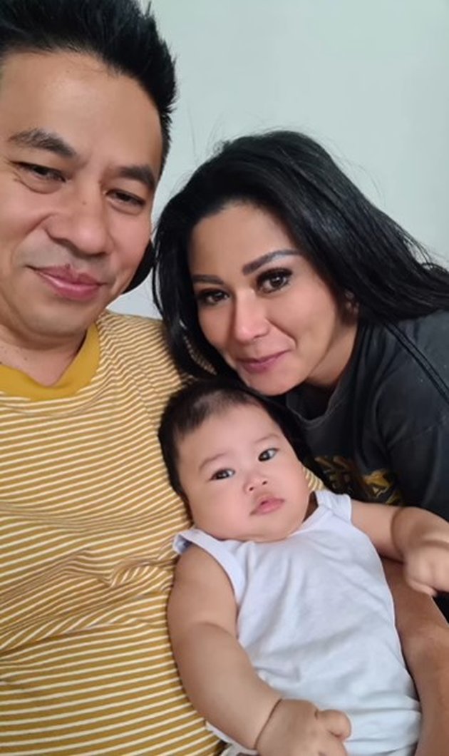 Latest News about Tamara Geraldine who is now busy taking care of a baby, said to resemble Krisdayanti