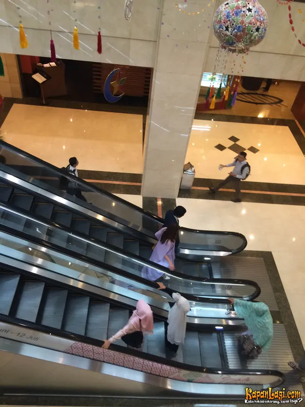 Luna Maya - Reino Barack