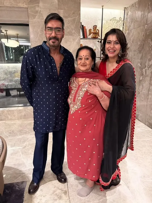 Kajol dan Ajay Devgan dan keluarga