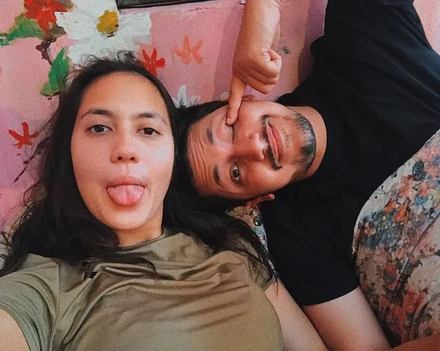 kakak adik artis
