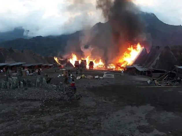 kampung gurusina, kampung gurusina flores, rumah adat gurusina