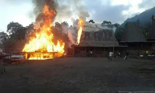 kampung gurusina, kampung gurusina flores, rumah adat gurusina