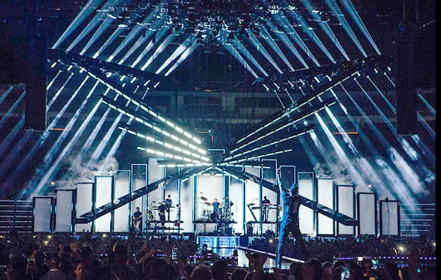konser Maroon 5