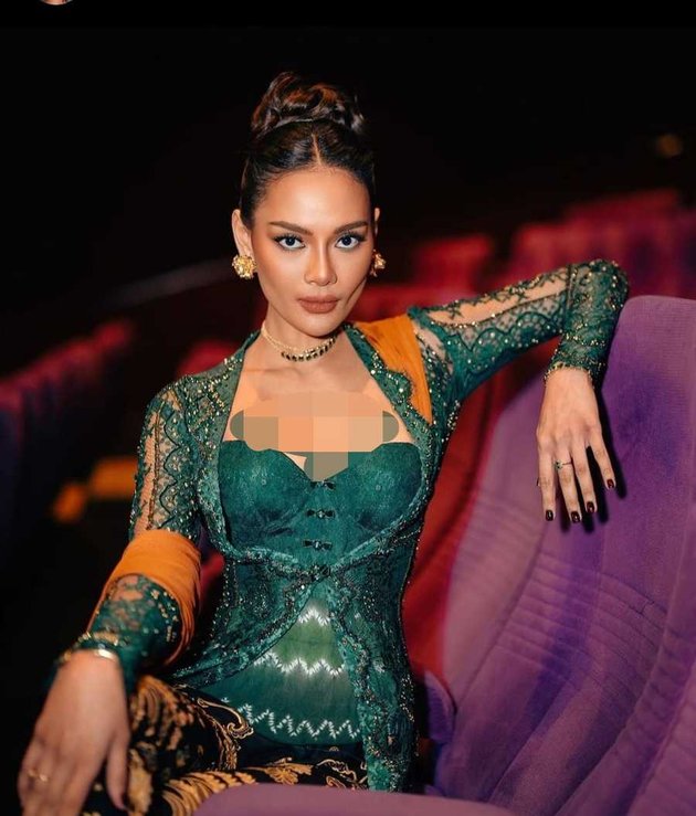 Rising Career, 8 Stunning Photos of Erika Carlina at the Gala Premiere of Her Latest Film