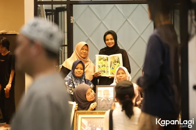 Karina Ranau Tunjukkan Foto Bersama Mendiang