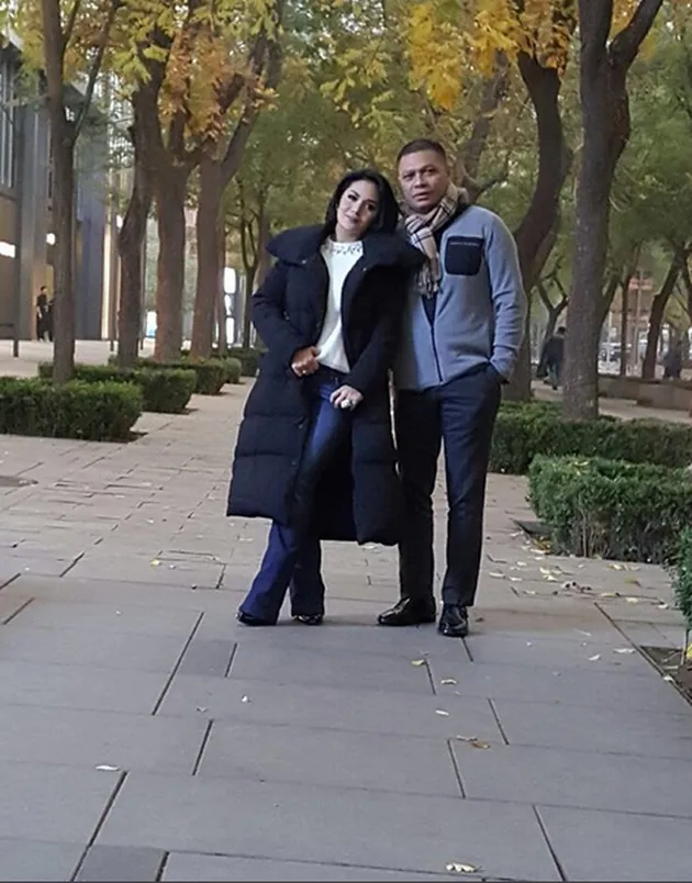 KD &amp; Raul Lemos Jalan-Jalan ke Cina