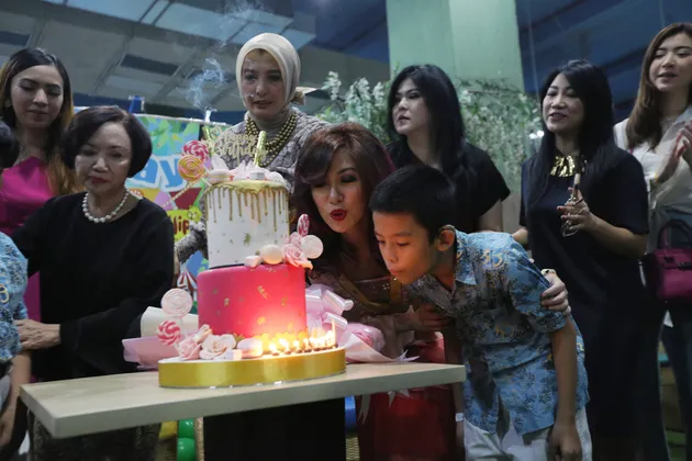 Ultah Sonia Wibisono