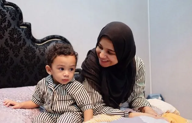 anak shireen sungkar, berita shireen sungkar, shireen sungkar melahirkan