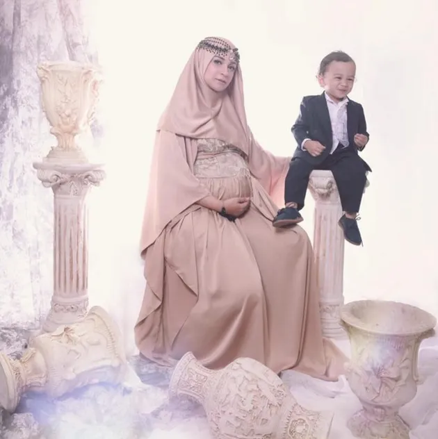 anak shireen sungkar, berita shireen sungkar, shireen sungkar melahirkan